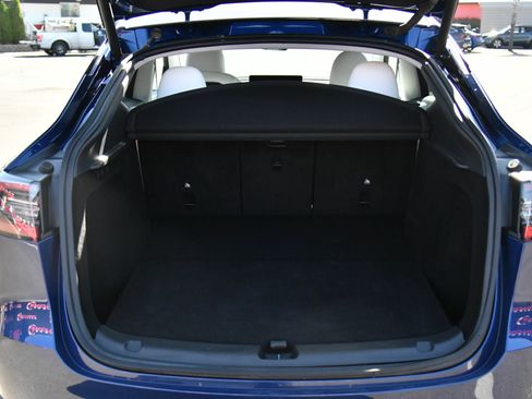 Used 2023 Tesla Model Y Long Range AWD/4WD image 37