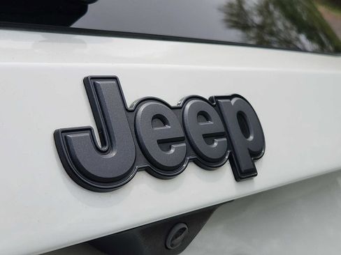 Certified 2022 Jeep Renegade Trailhawk AWD/4WD image 29