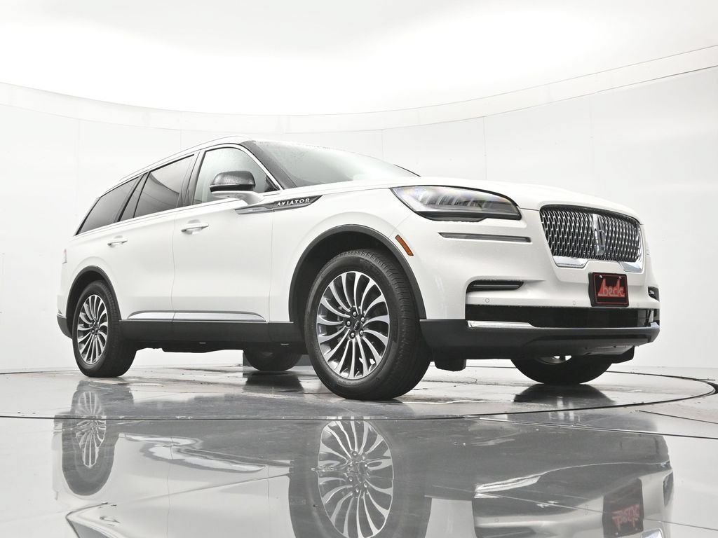 Used 2024 Lincoln Aviator 2WD w/ Premium Package image 40