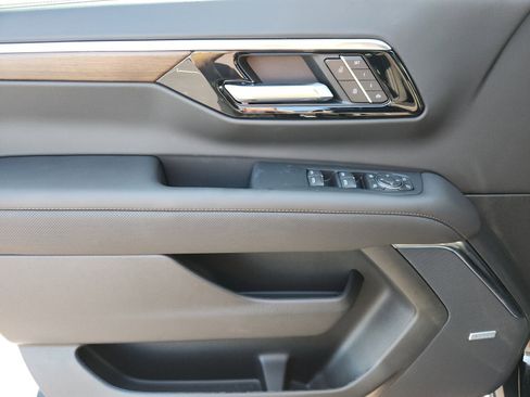 New 2025 Chevrolet Tahoe High Country image 13