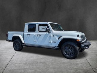 New 2025 Jeep Gladiator Sport video 2
