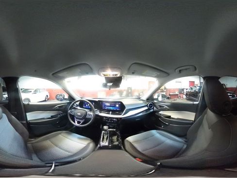 Used 2025 Chevrolet Trax LT w/ LT Convenience Package image 41