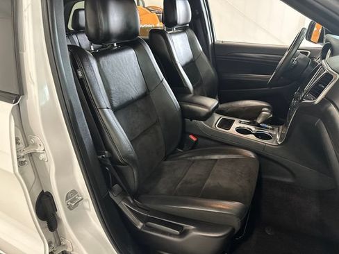 Used 2017 Jeep Grand Cherokee Altitude AWD/4WD image 30