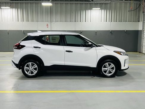New 2025 Nissan Kicks Play S image 15
