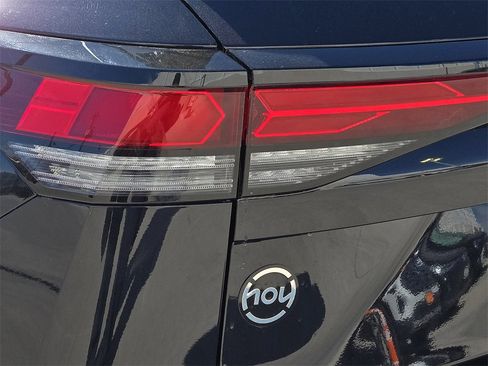 New 2026 Volkswagen Tiguan SE image 9