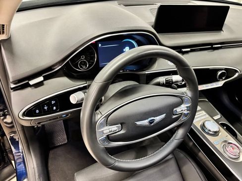 Used 2025 Genesis GV70 2.5T AWD/4WD image 16