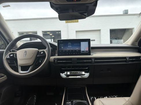 Certified 2023 Lincoln Corsair AWD w/ Equipment Group 101A image 18