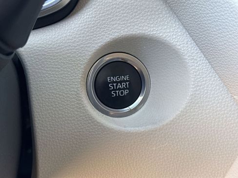 Used 2023 Toyota Corolla Cross XLE image 25