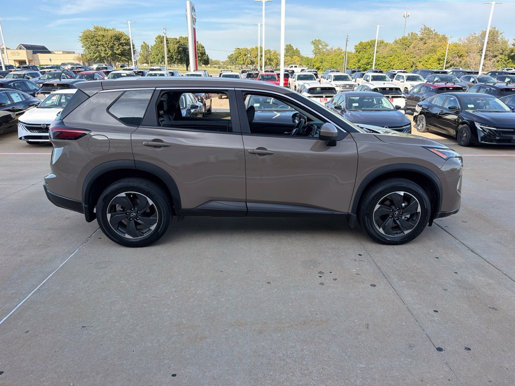 Used 2024 Nissan Rogue SV w/ SV Premium Package FWD image 6