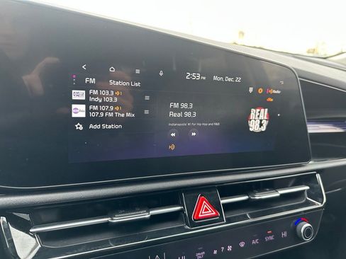 Used 2023 Kia Niro EX image 22