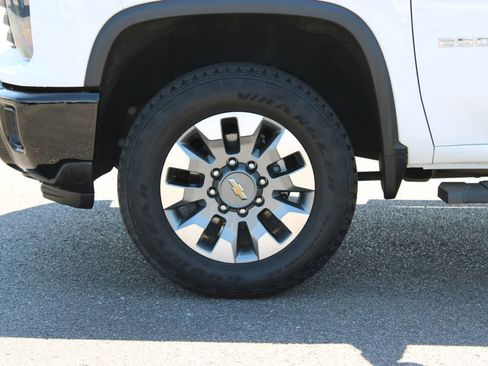 Used 2025 Chevrolet Silverado 2500 Custom w/ Custom Value Package AWD/4WD image 18