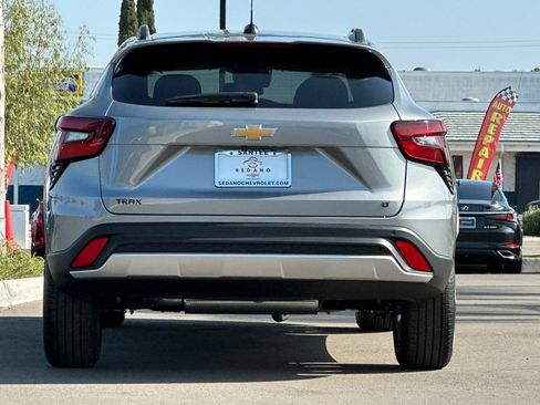 New 2026 Chevrolet Trax LT w/ Driver Confidence Package FWD image 5