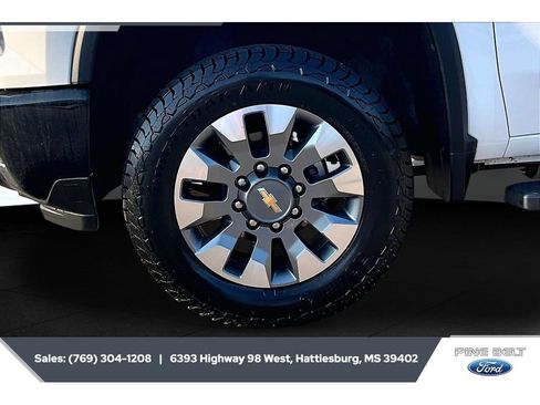 Used 2024 Chevrolet Silverado 2500 Custom w/ Custom Convenience Package AWD/4WD image 7