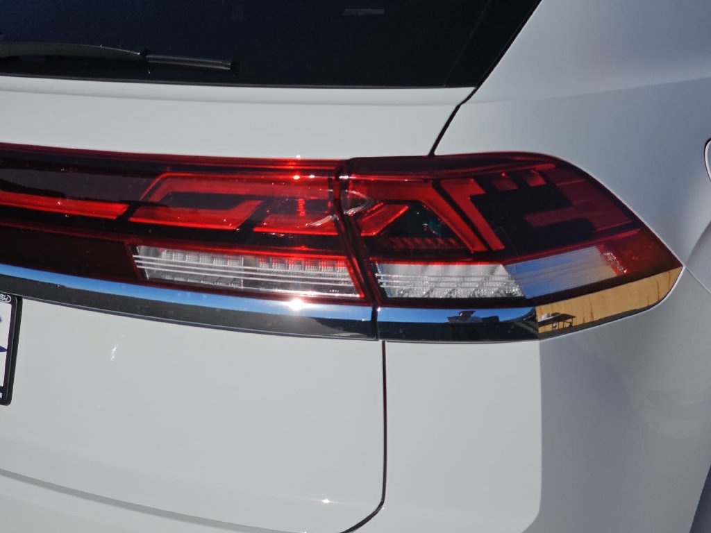 Used 2024 Volkswagen Atlas Cross Sport SE FWD image 40