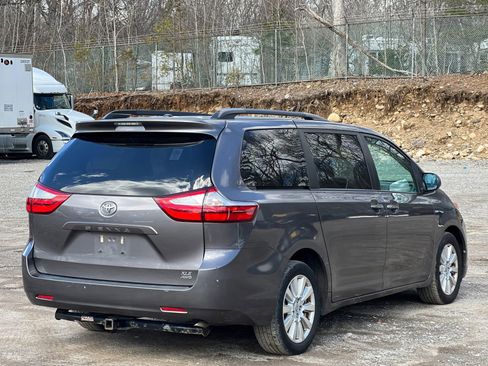 Used 2017 Toyota Sienna XLE image 6