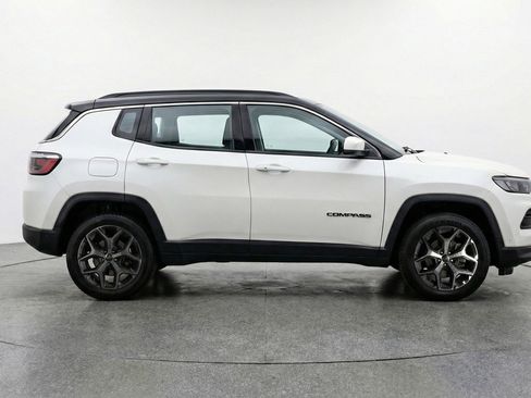 Used 2025 Jeep Compass Limited AWD/4WD image 11