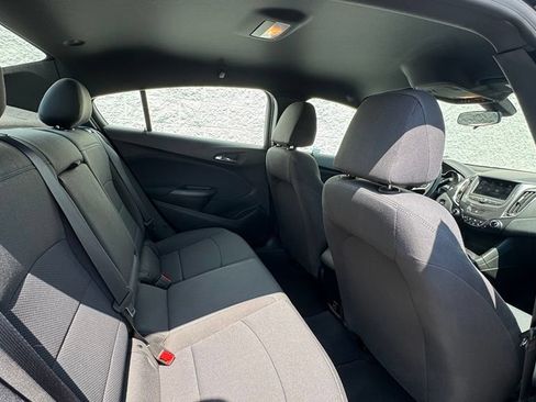 Used 2019 Chevrolet Cruze LT w/ Convenience Package FWD image 10