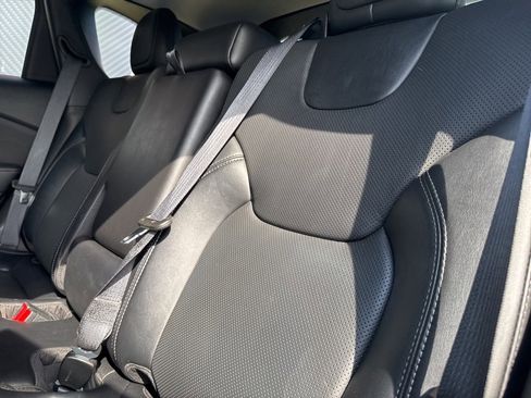 Used 2023 Jeep Cherokee Altitude Lux image 49