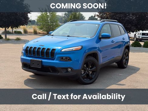 Used 2018 Jeep Cherokee Latitude w/ Altitude Package AWD/4WD image 3