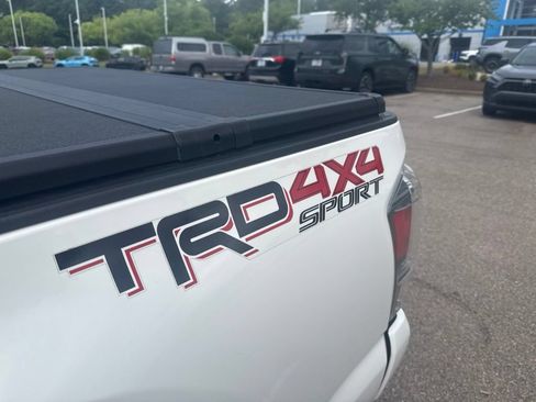 Used 2021 Toyota Tacoma TRD Sport w/ Technology Package AWD/4WD image 9