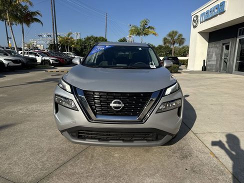 Used 2023 Nissan Rogue SV image 9