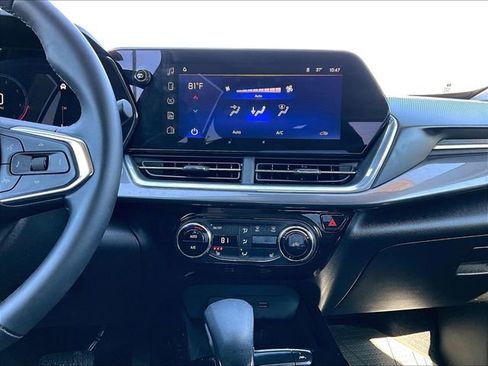 Used 2024 Chevrolet Trax ACTIV w/ Sunroof Package image 18