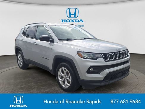 Used 2024 Jeep Compass Latitude AWD/4WD image 7