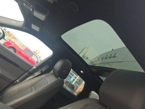 Used 2024 Land Rover Range Rover Evoque S image 13