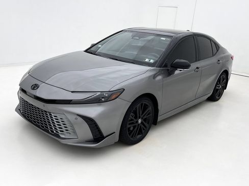 Used 2025 Toyota Camry XSE w/ Premium Plus Package AWD/4WD image 4