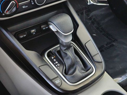Used 2025 Kia Soul LX w/ LX Technology Package FWD image 21