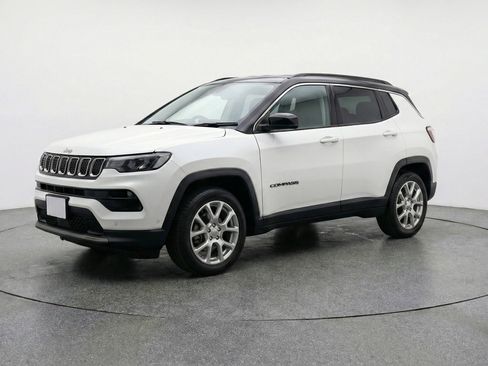 Used 2025 Jeep Compass Limited AWD/4WD image 3