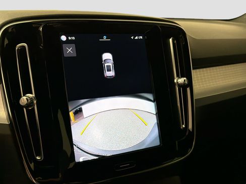 Certified 2023 Volvo XC40 B4 Core w/ Climate Package FWD image 14