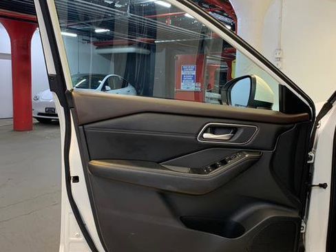 Used 2021 Nissan Rogue SV w/ Premium Package image 14