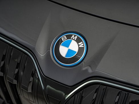 Used 2024 BMW i7 eDrive50 w/ M Sport Package RWD image 12