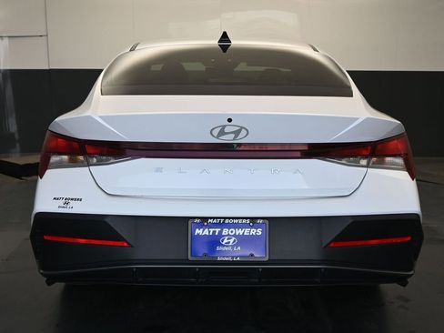 Used 2024 Hyundai Elantra SEL image 17