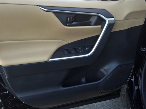 Certified 2025 Toyota RAV4 LE image 9