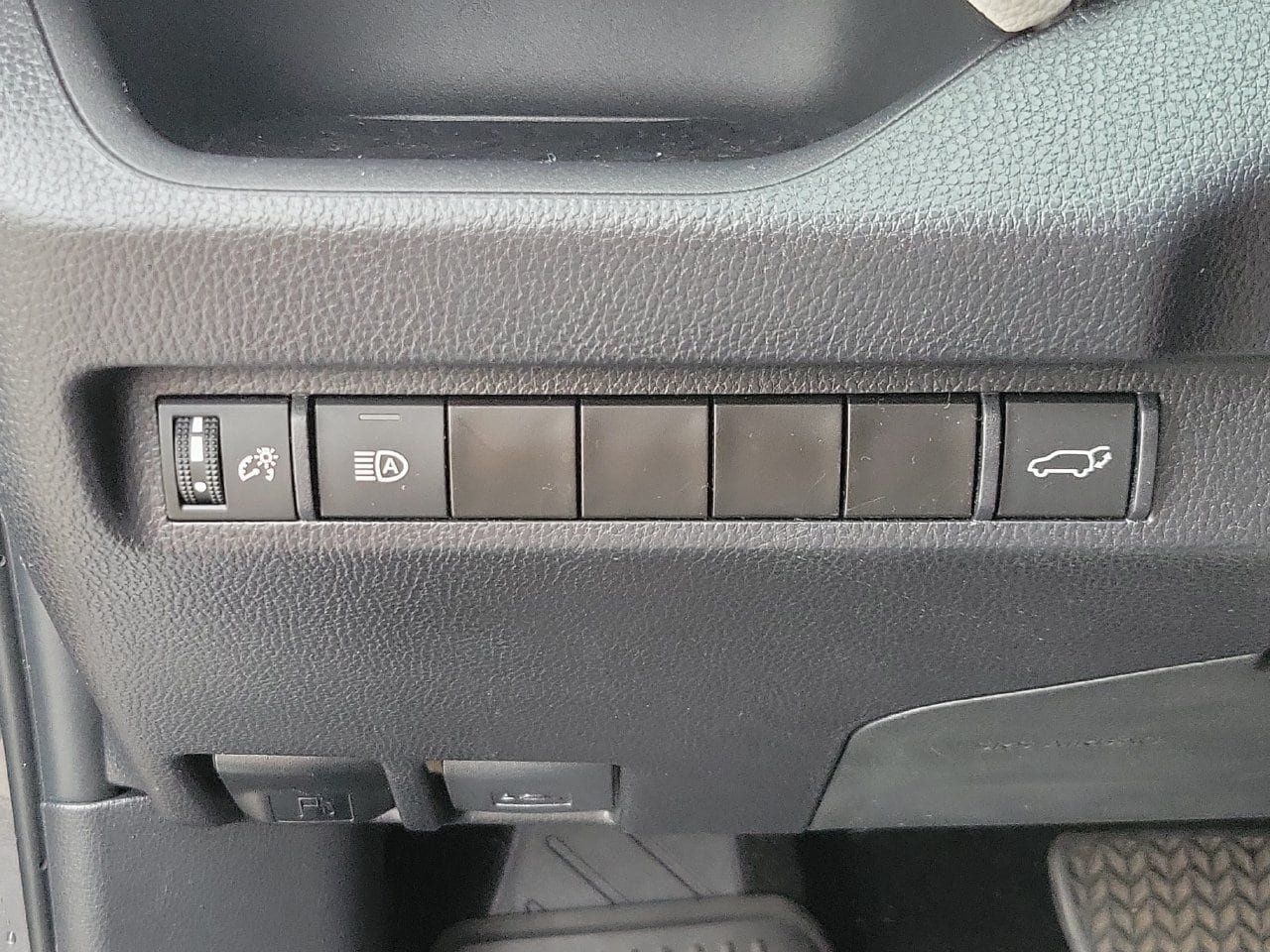 Used 2024 Toyota RAV4 XLE Premium FWD image 28