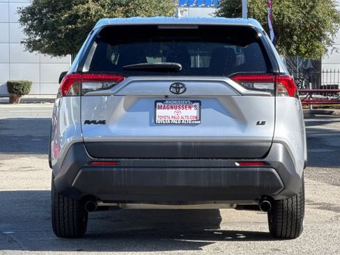 Certified 2022 Toyota RAV4 LE image 4