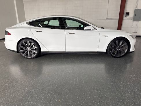 Used 2015 Tesla Model S 85D image 3