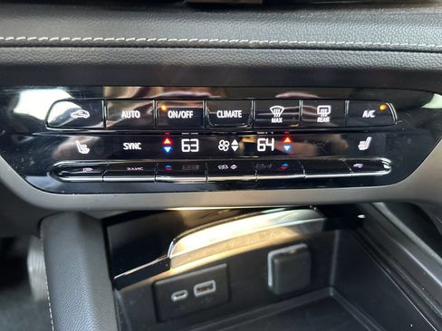 Used 2023 Buick Envision Essence AWD/4WD image 27