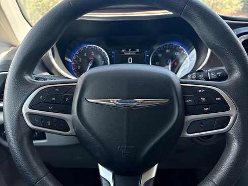 Used 2018 Chrysler Pacifica Touring Plus FWD image 16