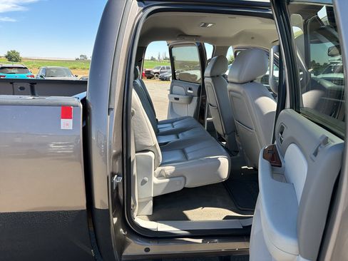 Used 2011 GMC Sierra 2500 SLT w/ SLT Convenience Package AWD/4WD image 11