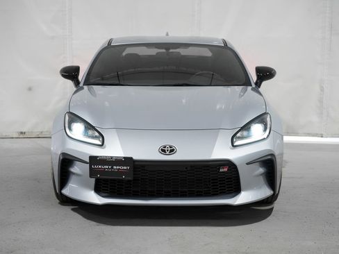 Used 2022 Toyota GR86 w/ ALL Weather Mat Package (TMS) RWD image 5