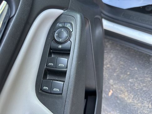 Used 2022 Chevrolet Equinox LS image 21