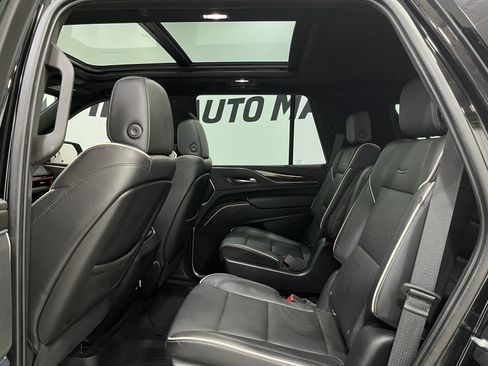 Used 2021 Cadillac Escalade Premium Luxury AWD/4WD image 29
