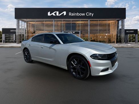 Used 2022 Dodge Charger SXT w/ Driver Convenience Group RWD image 3