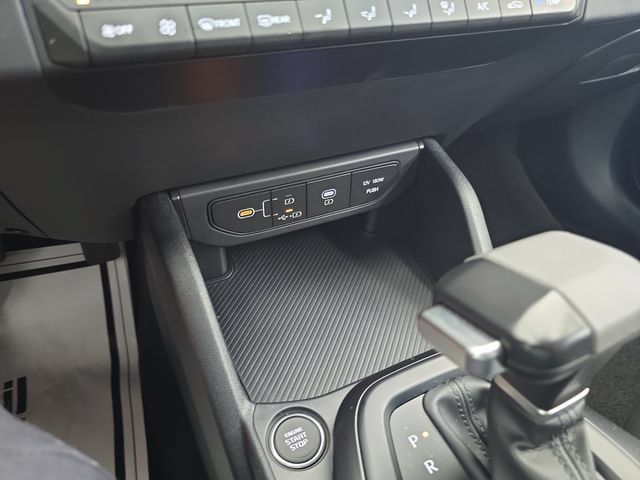 Certified 2025 Kia K4 FWD image 21