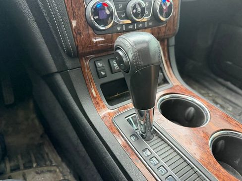 Used 2014 Chevrolet Traverse LT image 18