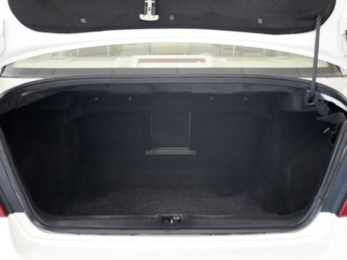 Used 2010 INFINITI M35 w/ Technology Pkg RWD image 39