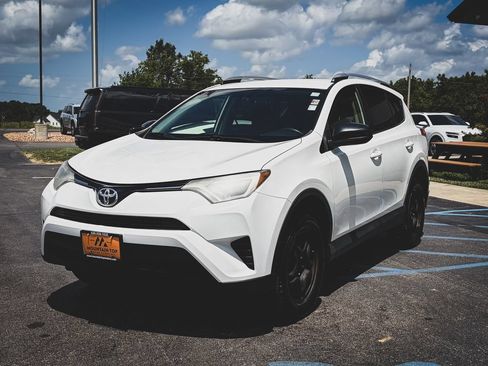 Used 2016 Toyota RAV4 LE AWD/4WD image 3